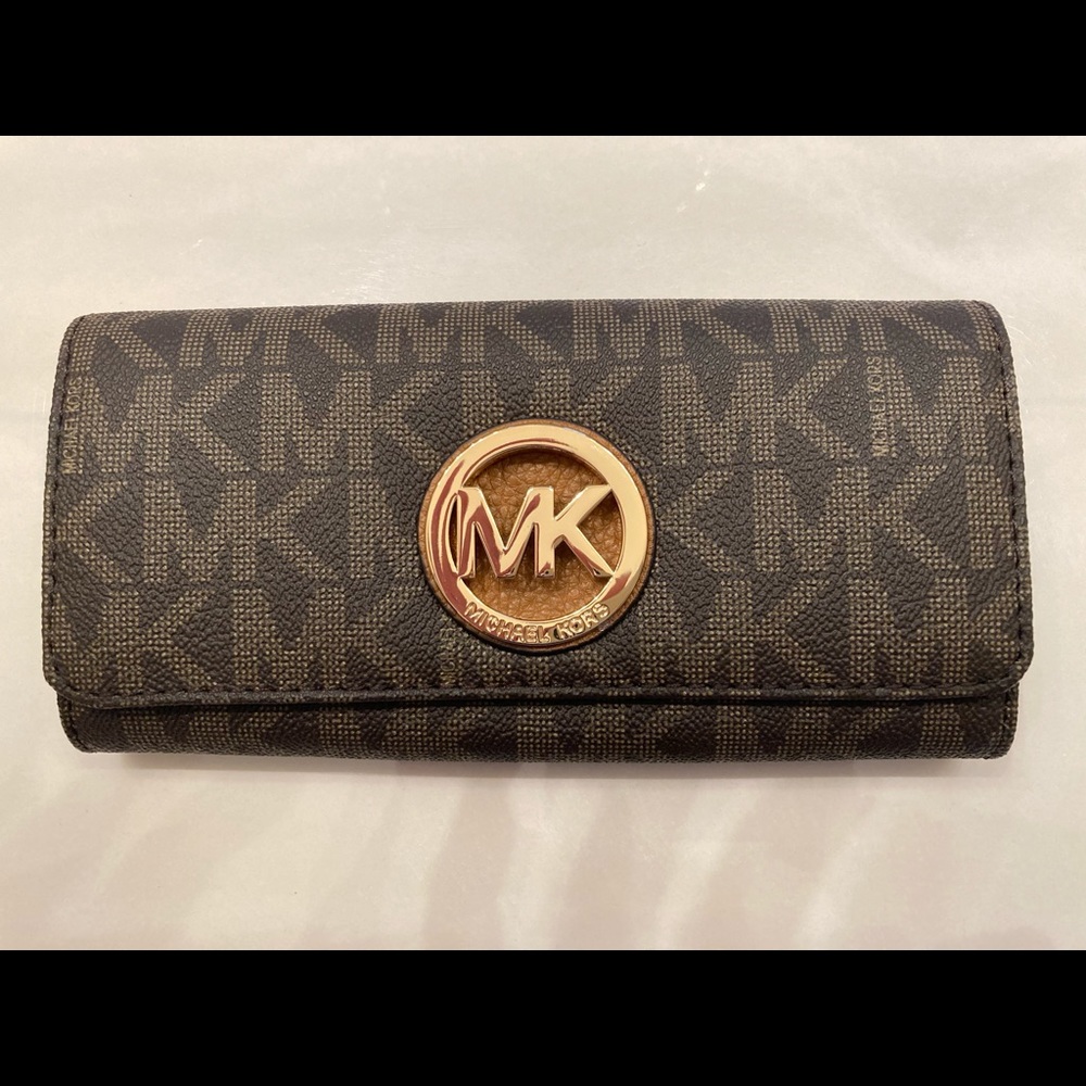 Michael Kors Fulton Gusset Carryall Wallet NWOT